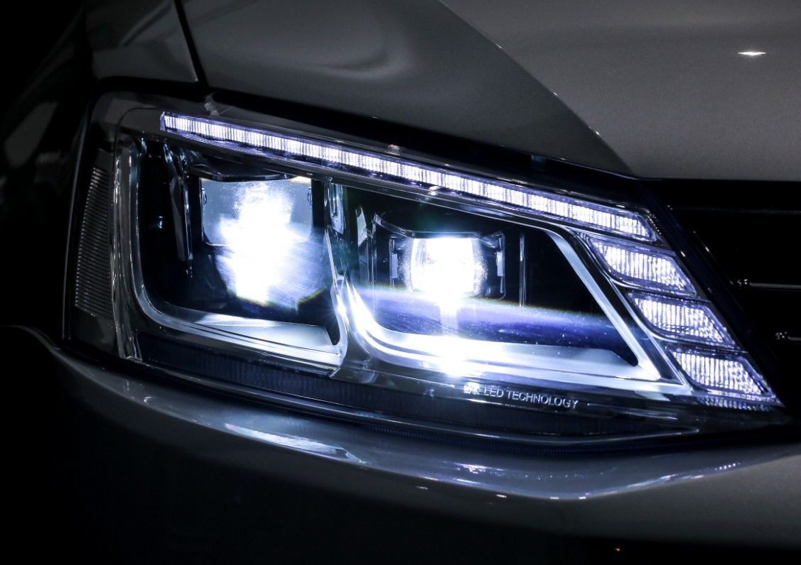 12速腾远光保险丝在哪 速腾左大灯近光保险