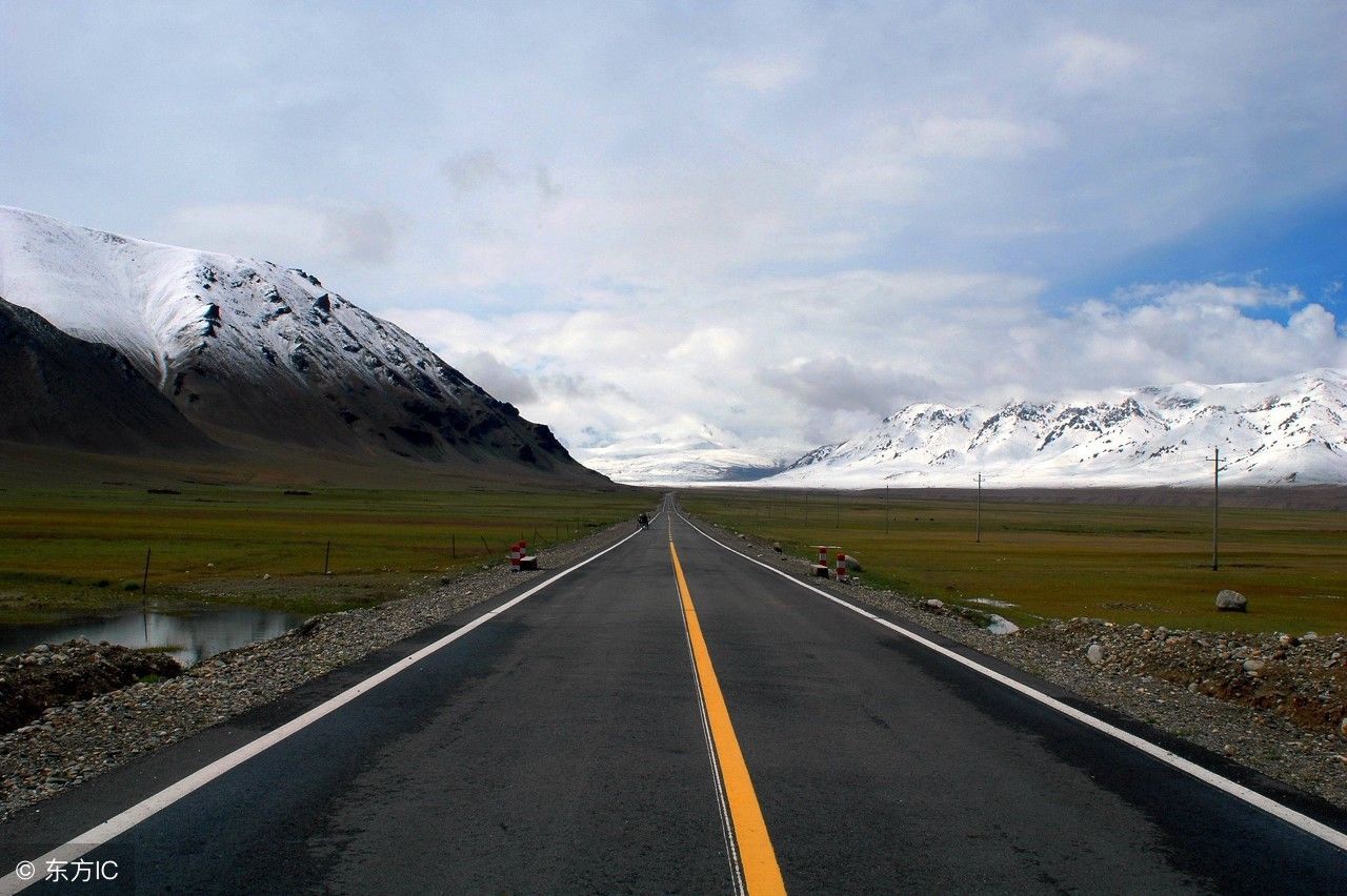 这里有一条国际公路,从喀什经红其拉甫去往巴基斯坦的喀喇,是见证中巴