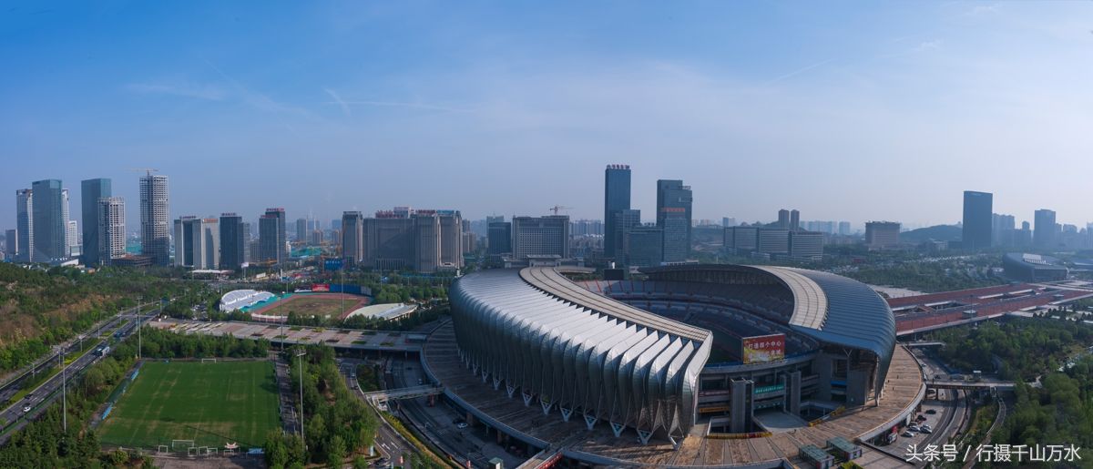 风光摄影:济南经十东路的高楼大厦