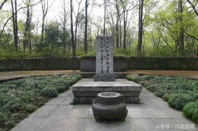 自己生活还朴素,连明代宗都看不下去了,又亲自到万岁山,砍竹取汁赐给