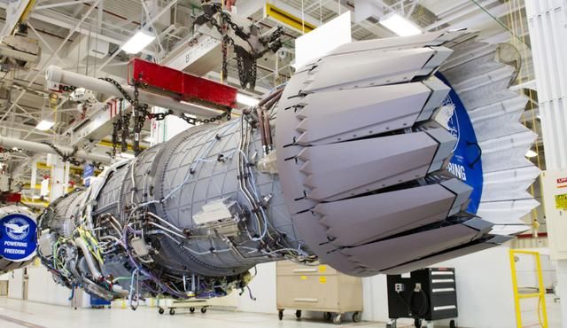 (图为f-35战机所用的经过隐身处理的f-135发动机尾喷管细节)