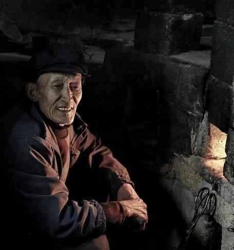 12岁那年父亲打了我一巴掌, 我恨了他一辈子