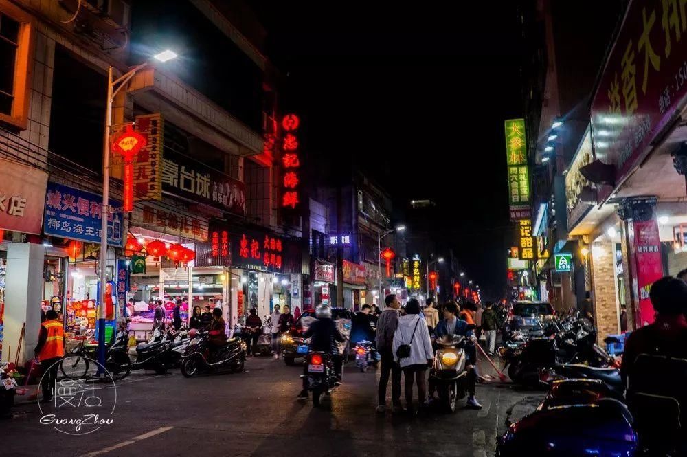 还有老城区的美食聚集地--二马路夜市